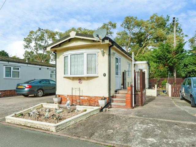 Park Home for sale in Frodsham Park Homes, Frodsham