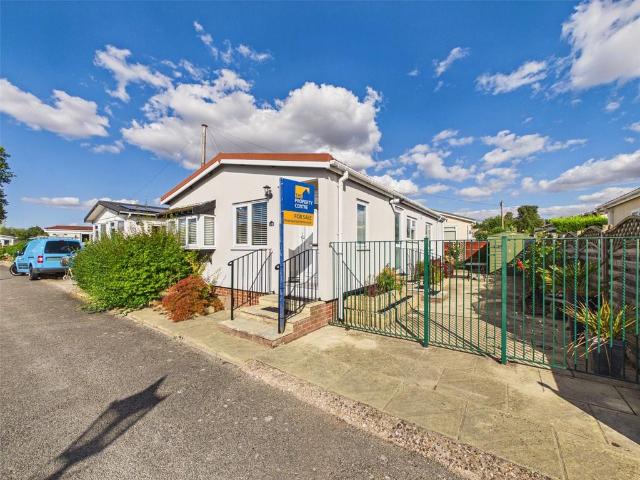 Park Home for sale in The Reddings, Golden Valley