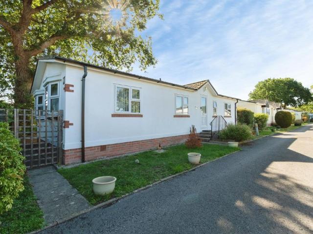 Park Home for sale in West Moors, Ferndown