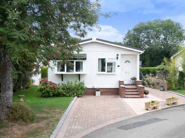 Park Home for sale in Alderminster, Warwickshire