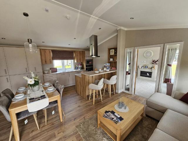 Park Home for sale in Bourton, Acton Round