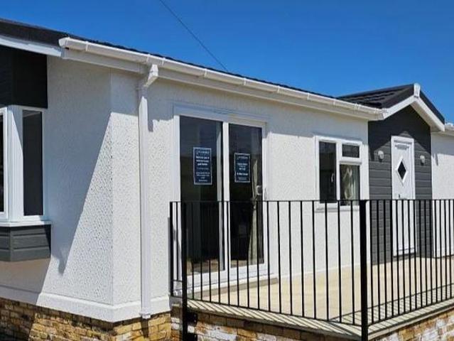 Park Home for sale in Amesbury