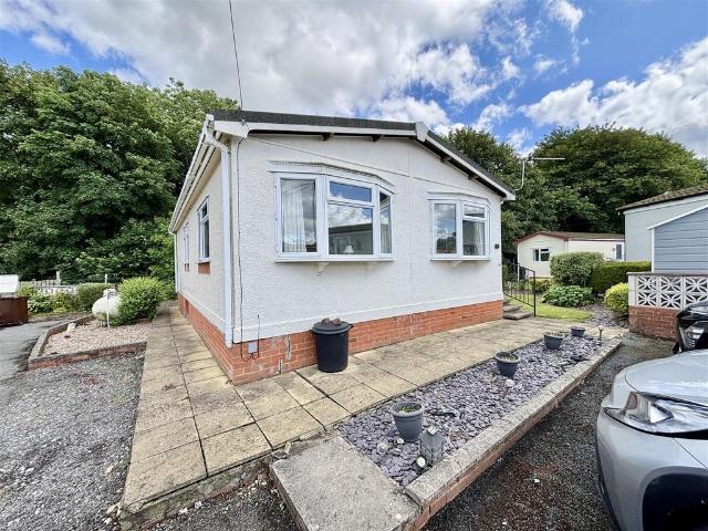 Park Home for sale in Garforth, West Yorkshire