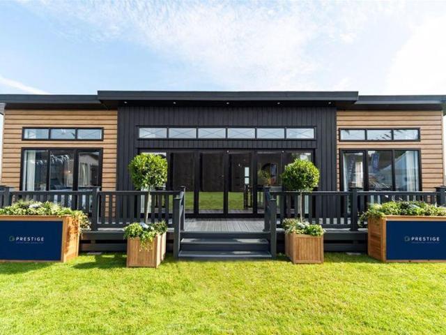 Park Home for sale in Milford-on-Sea, Ashurst Bridge