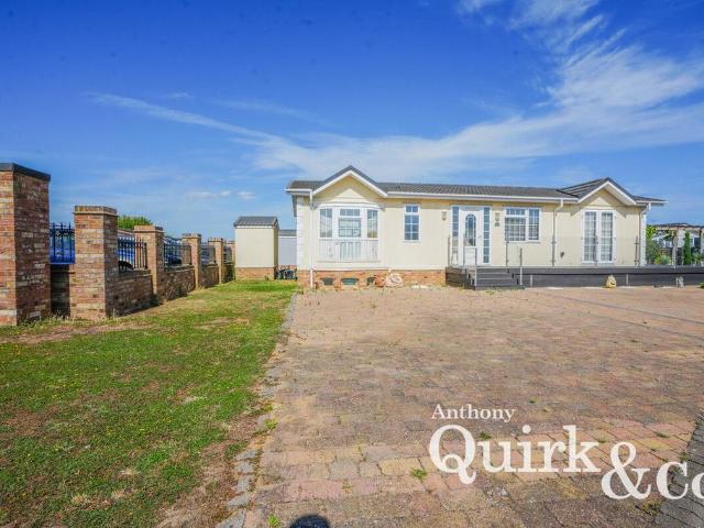 Park Home for sale in Newlands, Essex
