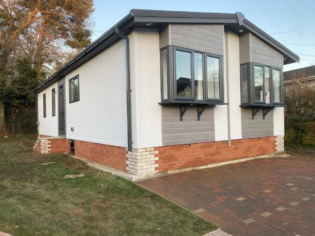 Park Home for sale in Pouchen End, Hertfordshire