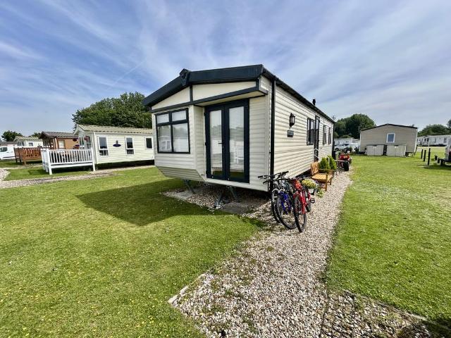 Park Home for sale in Broxbourne, Hertfordshire