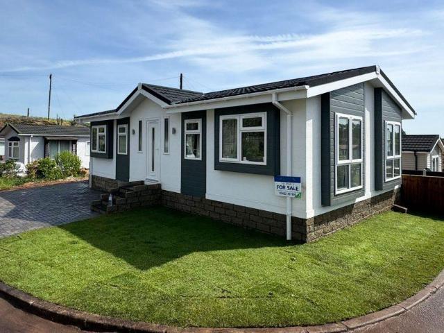 Park Home for sale in Brownhills, West Midlands