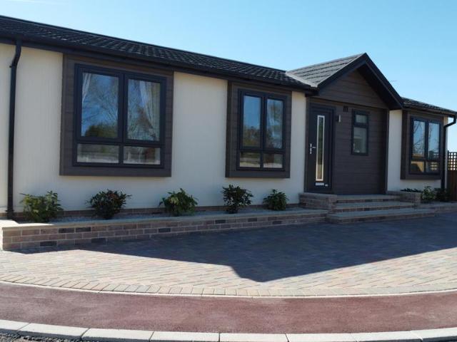 Park Home for sale in Dale Hill, Essex