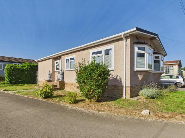 Park Home for sale in Pachesham Park, Surrey