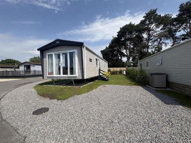 Park Home for sale in Barmby Moor
