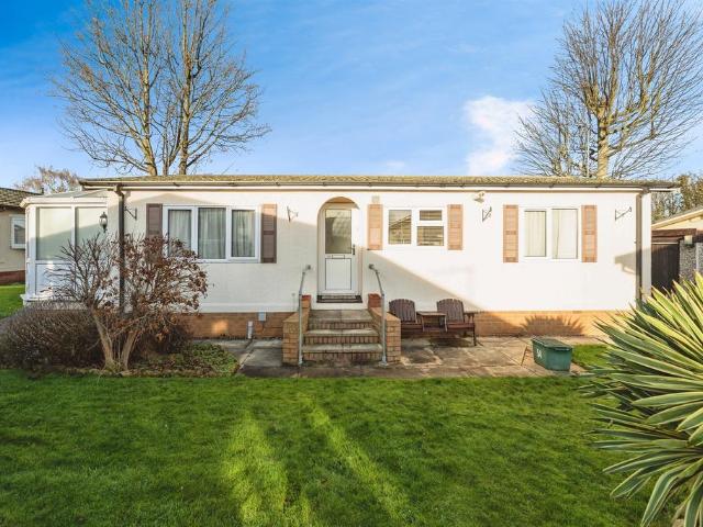 Park Home for sale in Darrington, West Yorkshire