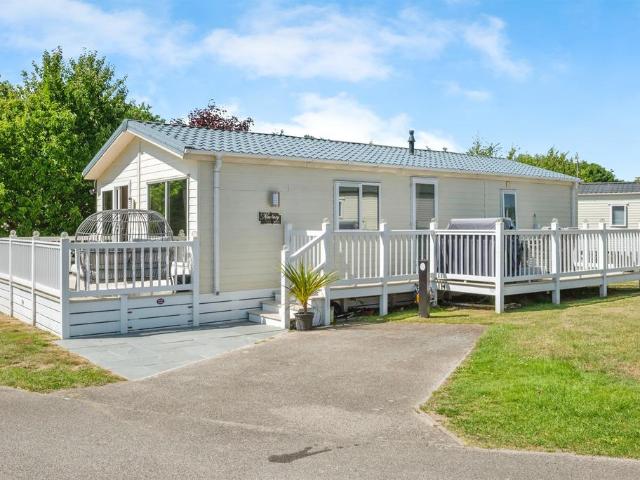 Park Home for sale in Stokesby, Norfolk