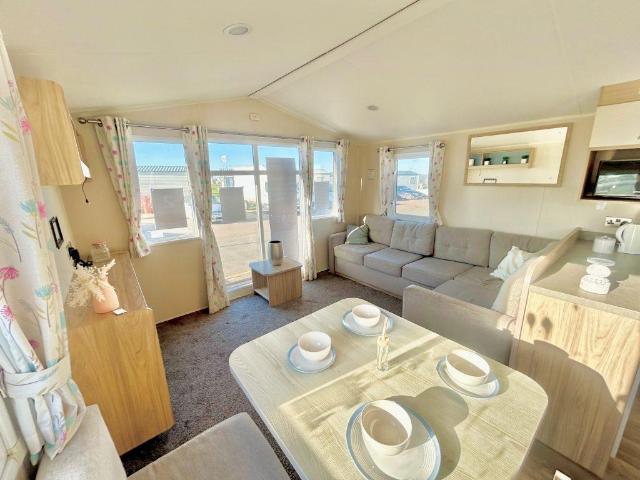 Park Home for sale in Dale Hill, Essex