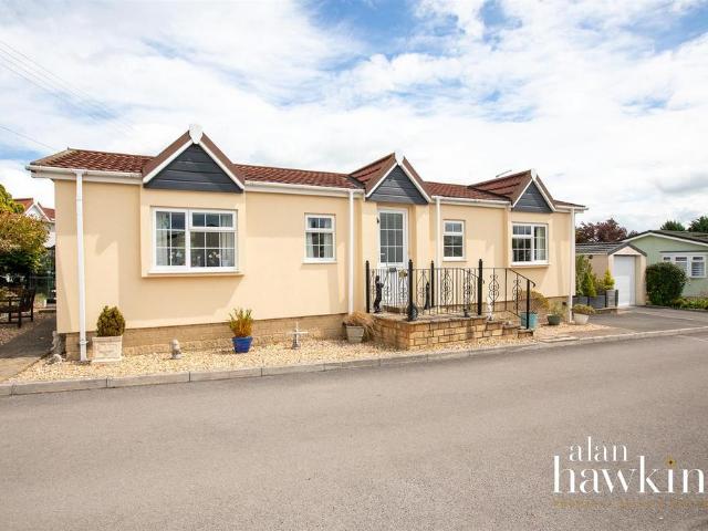 Park Home for sale in Bradenstoke, Wiltshire