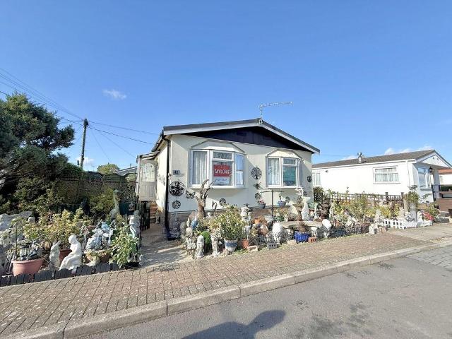 Park Home for sale in Woodside, Slip End