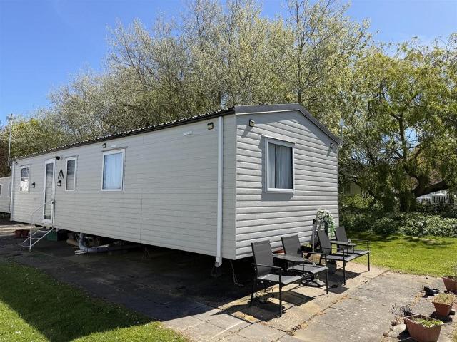 Park Home for sale in Eastbridge, Suffolk
