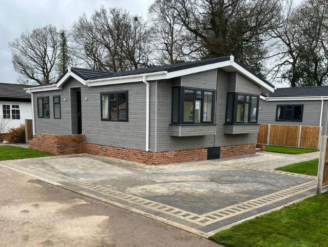 Park Home for sale in Batchworth, Hertfordshire