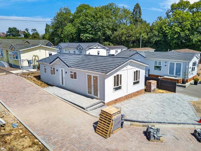 Park Home for sale in Lubenham, Stanford On Avon
