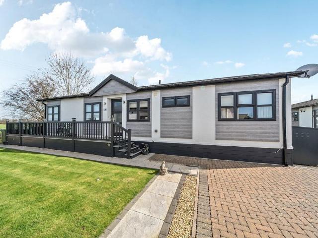 Park Home for sale in Meon Vale, Alderminster