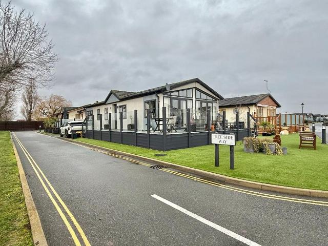 Park Home for sale in Canvey Island