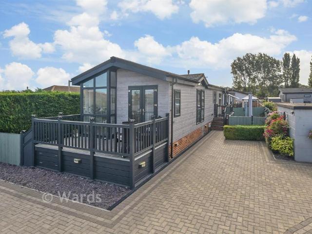 Park Home for sale in Minster-on-Sea, Oad Street