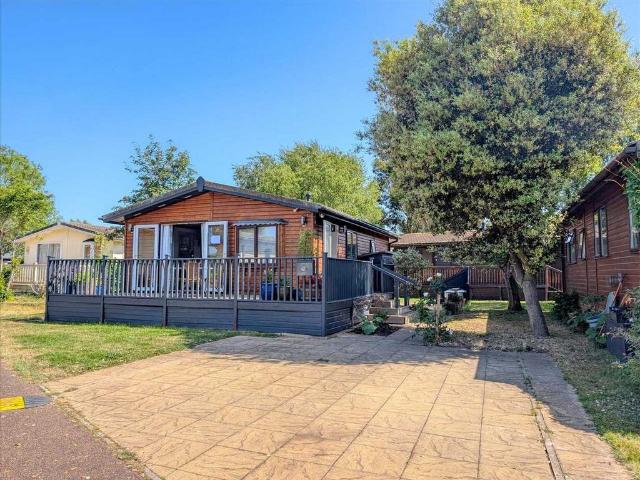Park Home for sale in Brightlingsea, Dale Hill