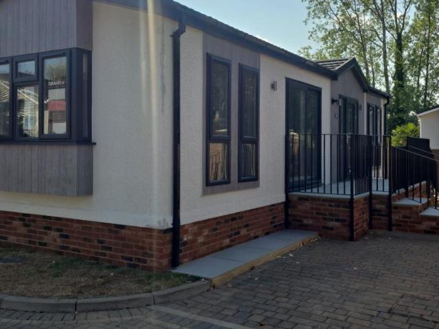Park Home for sale in Fifield, Bray