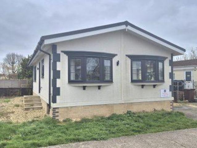 Park Home for sale in Aldingbourne, Clapham