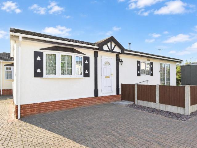 Park Home for sale in Chipping Hill, Essex