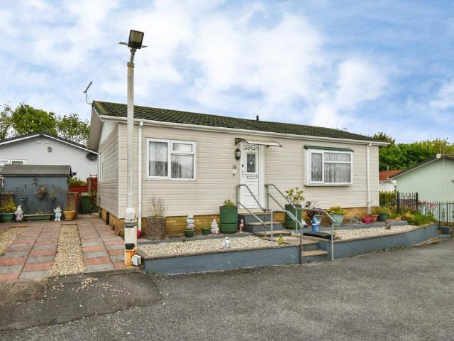 Park Home for sale in Pen-y-Waun, Hirwaun