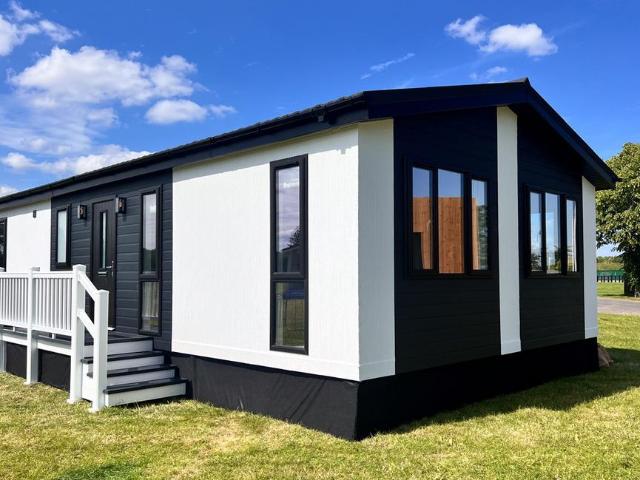 Park Home for sale in Elstree and Borehamwood, Hertfordshire