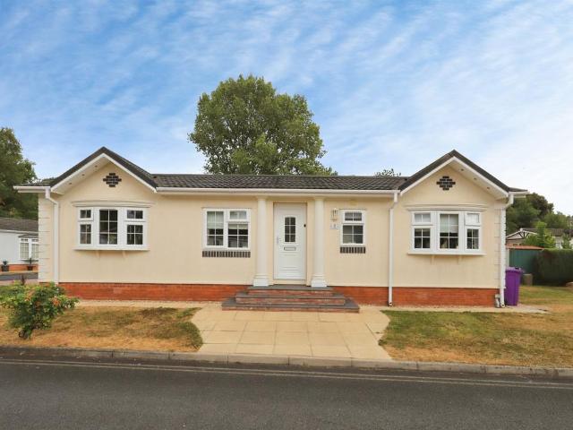 Park Home for sale in Aldersley, Oxley