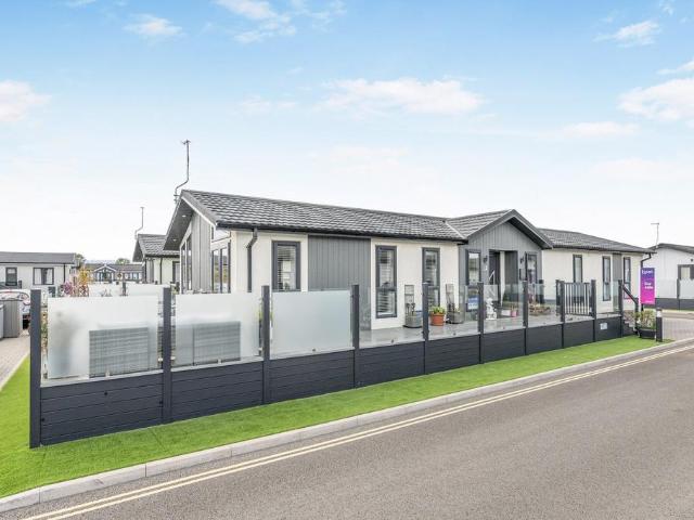 Park Home for sale in Canvey Island