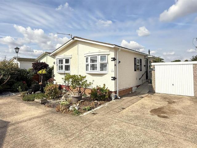 Park Home for sale in Barholm, Lincolnshire