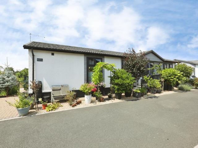 Park Home for sale in Meon Vale, Alderminster
