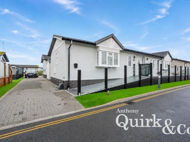 Park Home for sale in Canvey Island