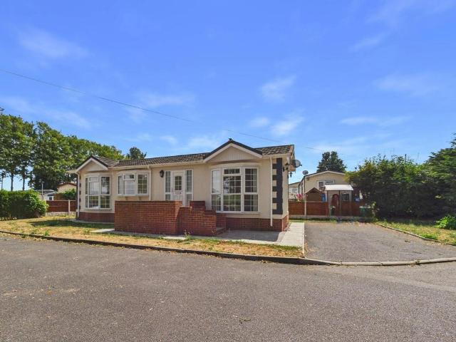 Park Home for sale in Darrington, West Yorkshire