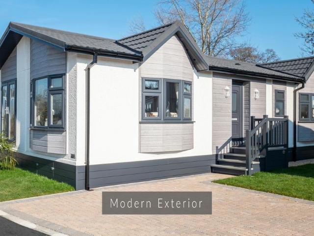 Park Home for sale in Crostwick, Norfolk