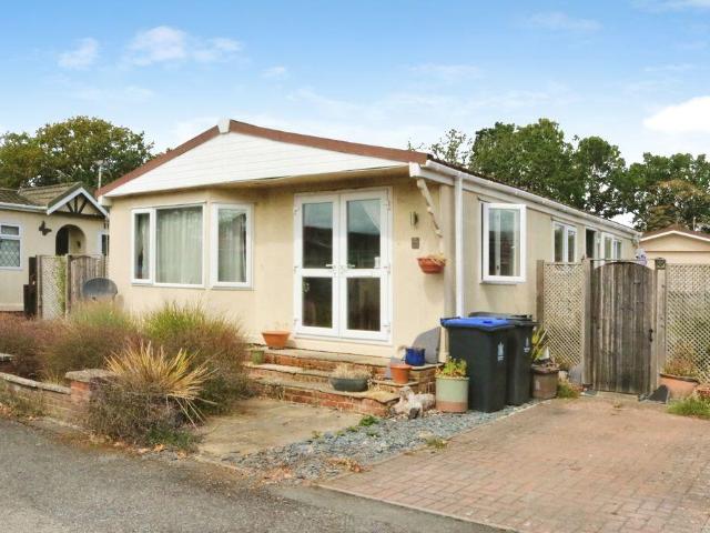 Park Home for sale in Wexham, George Green