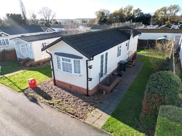 Park Home for sale in Batchworth, Hertfordshire