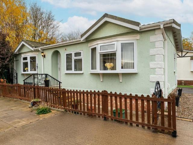 Park Home for sale in Huntingdon, Cambridgeshire