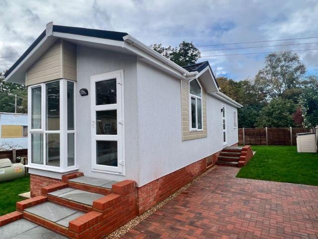 Park Home for sale in Fox Lane, Rushmoor