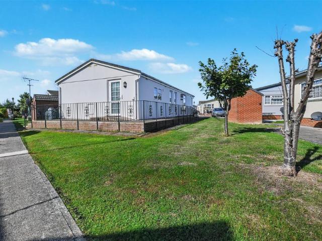 Park Home for sale in Winter Gardens, Essex