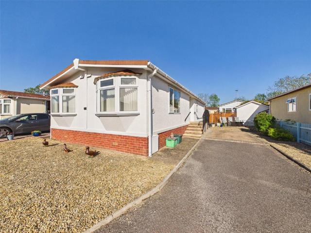 Park Home for sale in Golden Valley, Gloucestershire