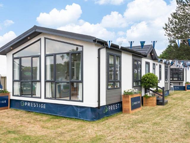 Park Home for sale in Oakley, Merley
