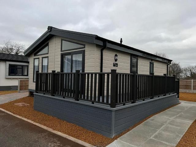 Park Home for sale in Fossebridge, Gloucestershire