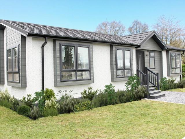 Park Home for sale in Charlesworth, East Midlands
