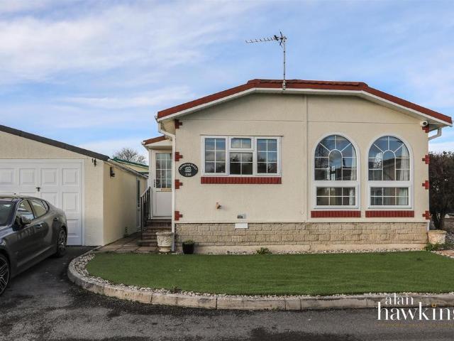 Park Home for sale in Bradenstoke, Wiltshire