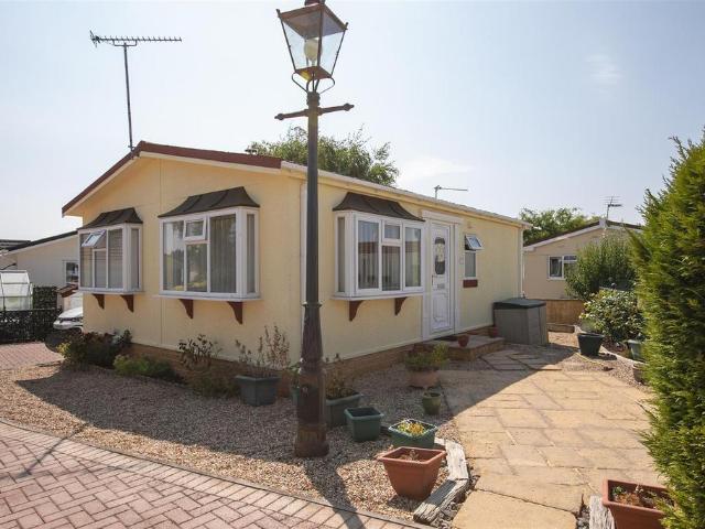 Park Home for sale in Bradenstoke, Wiltshire